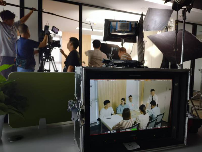 茂南区TVC拍摄公司：科技产品视觉化大师，诠释未来感与功能美学